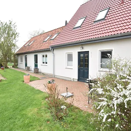 Schoene In Mit Garten, Cleaning Included Apartment Stellshagen