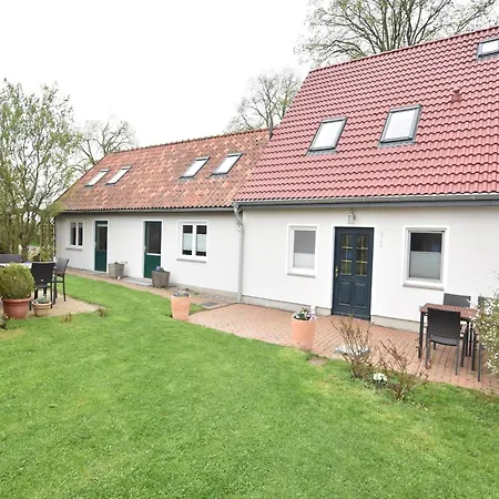 Schoene In Mit Garten, Cleaning Included Apartment Stellshagen